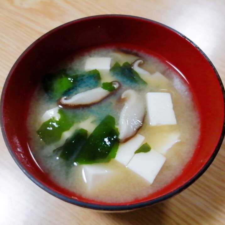 豆腐と椎茸とわかめの味噌汁 レシピ 作り方 By はじゃじゃ 楽天レシピ 豆腐と椎茸とわかめの味噌汁 レシピ 作り方 By はじゃじゃ 楽天レシピ